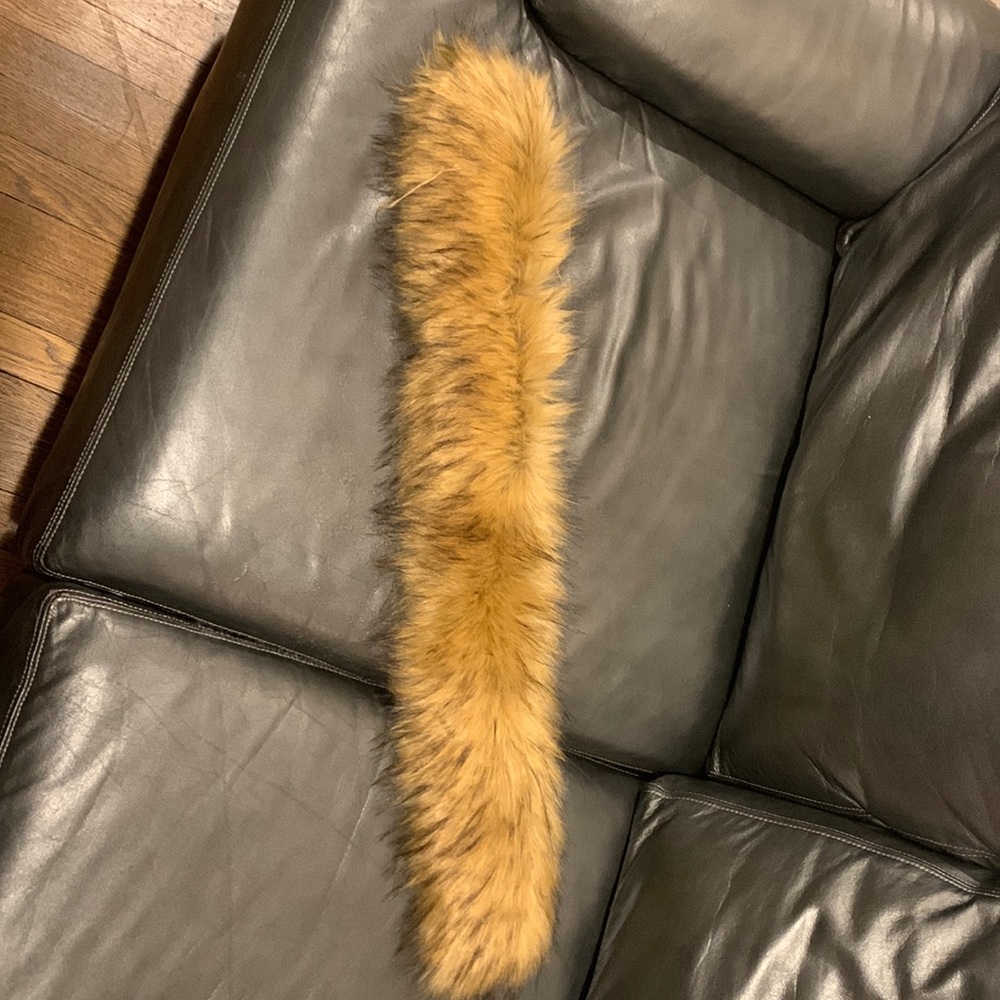 Selling fur around a jacket or neck